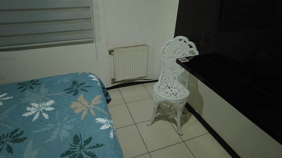 Habitación de Hotel 1641 con radiador de calefacción central