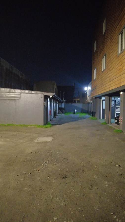 Estacionamiento de Hotel 1641 de noche